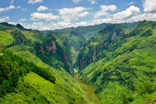 Five-Day Car Tour to Discover Vietnam’s Ha Giang Region with YESD